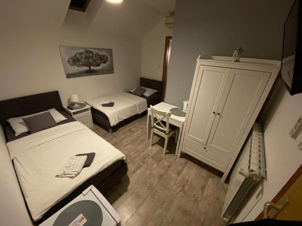 Guest House Lucija Buzin Eksteriør bilde