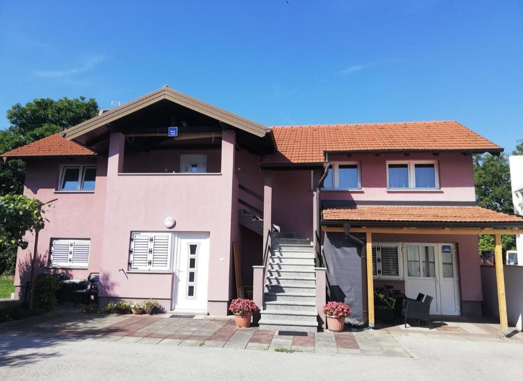 Guest House Lucija Buzin Eksteriør bilde